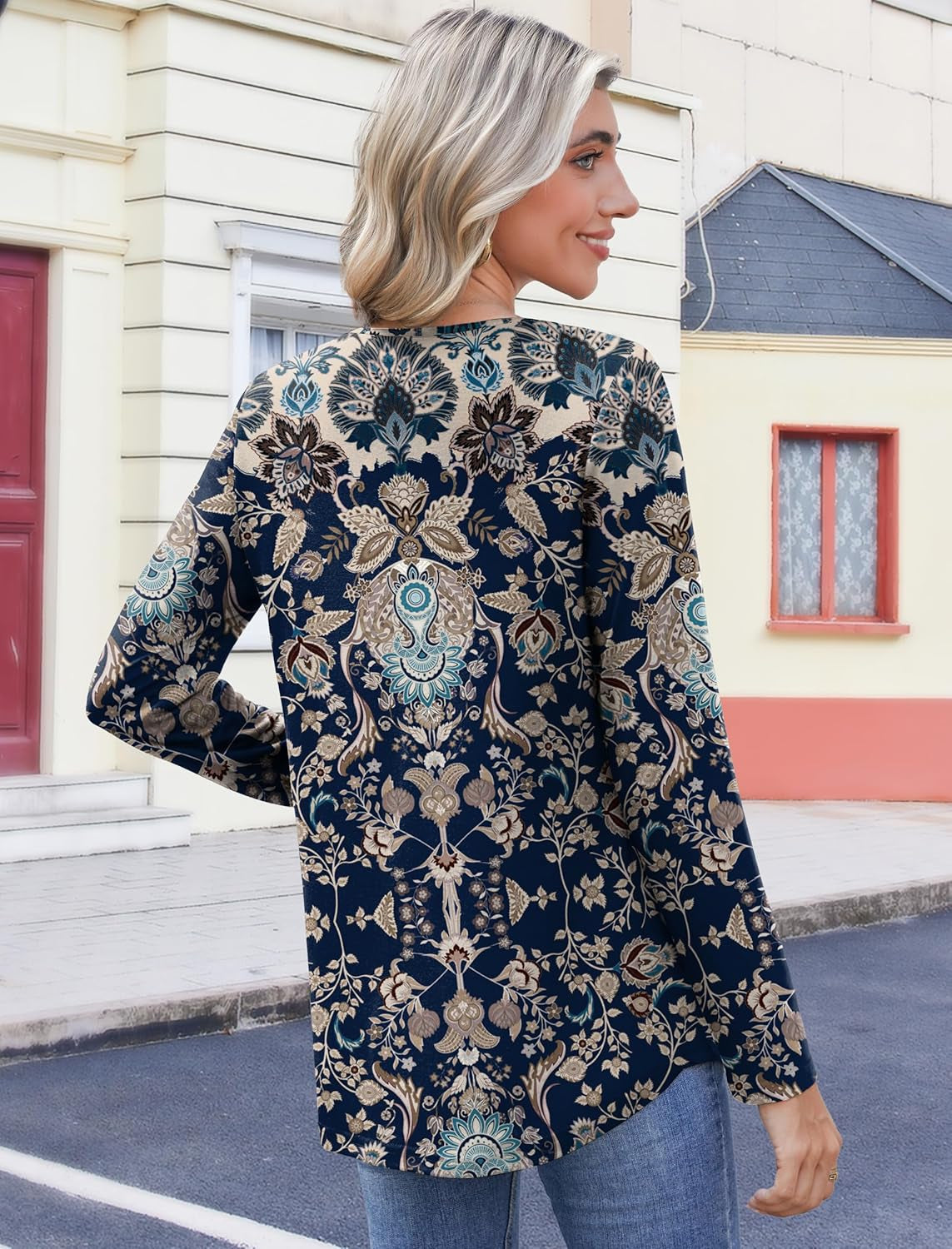 Womens Tops Long Sleeve Shirts Boho Tops for Women 2025 Fall Blouses Ladies Sweatshirts Winter Fashion Clothing